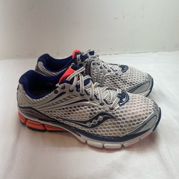 Saucony Triumph women’s size 9.5 in fair condition - Picture 4 of 10